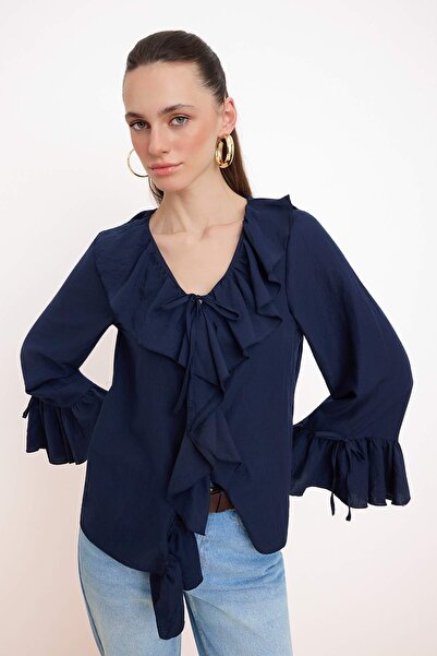 Trendyol Collection Ναυτικό μπλε Λεπτομέρεια με βολάν Υφαντό Μπλούζα TWOAW26B...