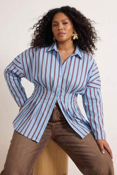 Trendyol Curve Μπλε ριγέ υφαντό πουκάμισο από λύκρα με εφαρμογή στη μέση, μεγ...