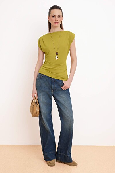 Trendyol Collection Bluză verde ulei, drapată, cu umeri întăriți Fitted/ mula...