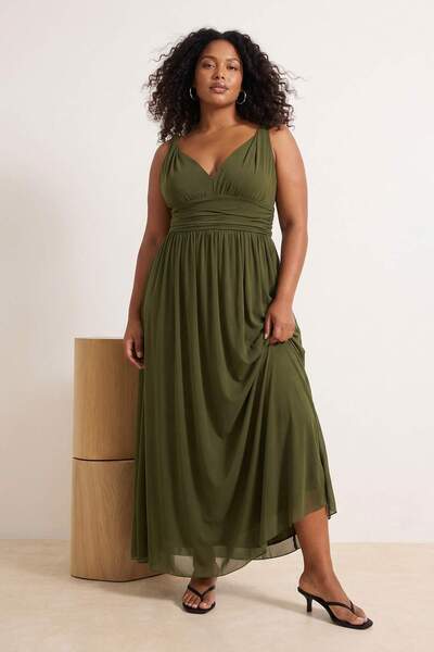 Trendyol Curve Πράσινο λαδί φόρεμα από τούλι σε γραμμή Α με λαιμόκοψη V, πλεκ...
