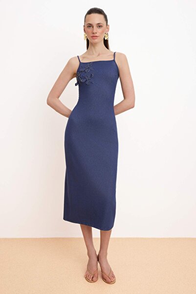 Trendyol Collection فستان إنديجو بوديكون بياقة مربعة بدون أكمام مع تفاصيل إكس...