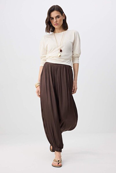 Trendyol Collection Brązowe satynowe spodnie typu szalwar TWOSS26PL00018