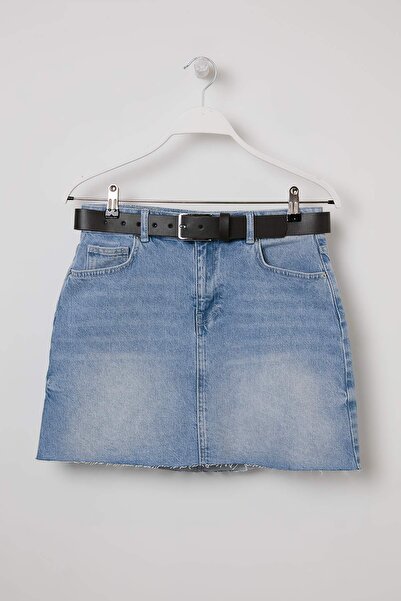 Trendyol Collection Heller, blauer, schmal geschnittener Mini-Jeansrock aus S...