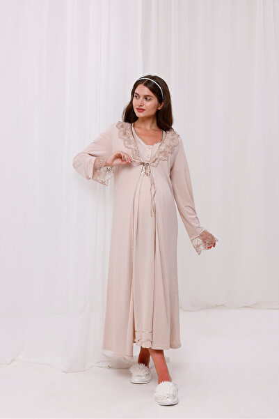 Yulem Homewear فستان نوم طويل للحوامل مع تفاصيل من الدانتيل باللون البيج - طق...