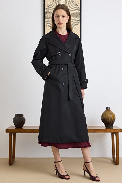 Olcay Trenchcoat mit detaillierten Plikaşe-Ärmeln, bequemer Passform und wass...