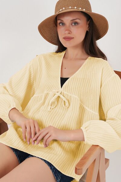 Hiccup Bluză BDART cu decolteu în V și volane