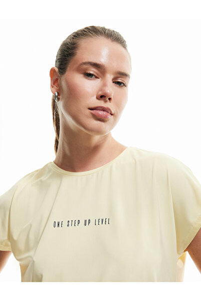 Koton Αθλητικό μπλουζάκι με εμπριμέ λαιμόκοψη άνετη εφαρμογή