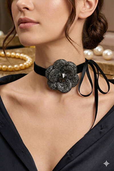 PETEK AKSESUAR قلادة على شكل زهرة مرصعة بالأحجار اللامعة