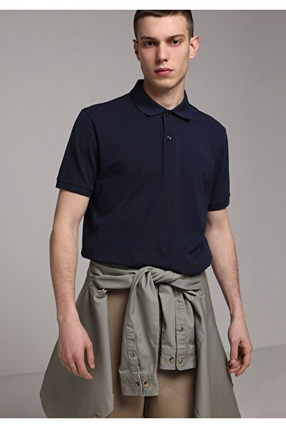 Colin's تي شيرت رجالي ذو قصة عادية وياقة بولو سادة باللون الأزرق الداكن وأكما...