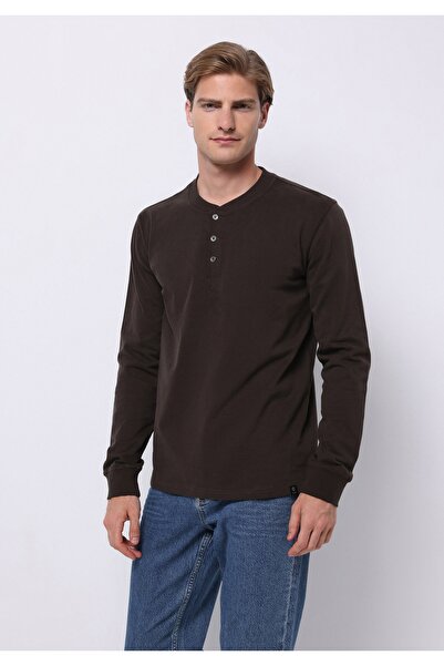 Colin's قصة ضيقة تي شيرت رجالي ذو ياقة مسطحة وأكمام طويلة باللون البني