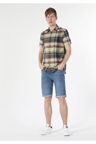 Colin's قميص بقصة عادية ورقبة منقوشة للرجال متعدد الألوان بأكمام قصيرة