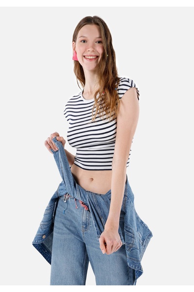 Colin's Tricou cu mânecă scurtă pentru femei, cu gât rotund, tricotat în dung...