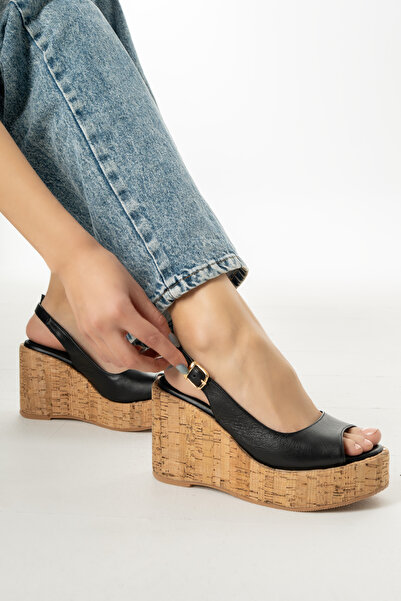 Desire حذاء بكعب ويدج من الفلين الأسود