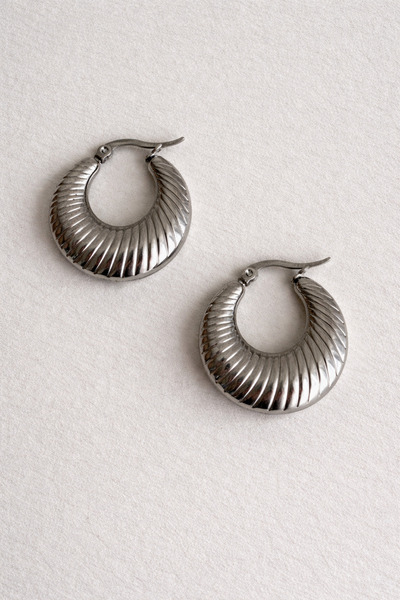 Owentis حلق فضي عتيق من Aimee - لون فولاذي، نموذج جريء، لا يبهت