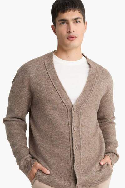 DeFacto Relax Fit V Neck Buttoned Knitwear Cardigan F3717Ax25Wn
