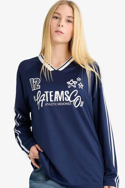 DeFacto قصة فضفاضة تي شيرت واسع ذو رقبة على شكل حرف V مطبوع بأكمام طويلة F875...