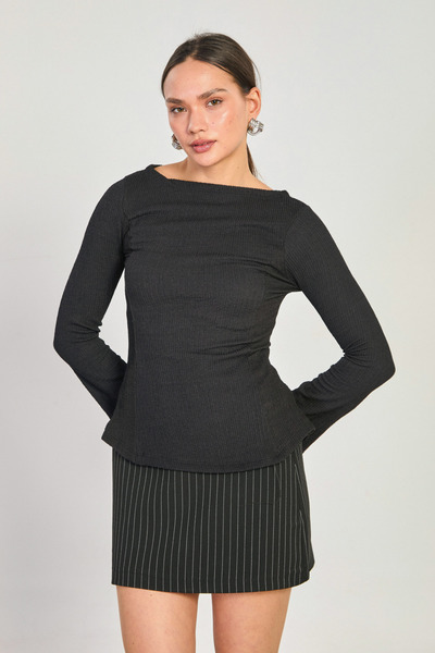 BARRELS AND OIL Women's Boat Neck Spanish Sleeve Blouse - Black