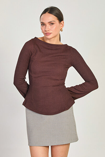 BARRELS AND OIL Γυναικεία Μπλούζα με Ισπανικό Κόψιμο στο Λαιμό - Καφέ