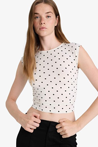 DeFacto Figurbetonte ärmellose Bluse mit Rundhalsausschnitt und Polka Dots F9...