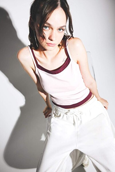 DeFacto قميص داخلي مضلع برقبة على شكل حرف U F7645AX25AU