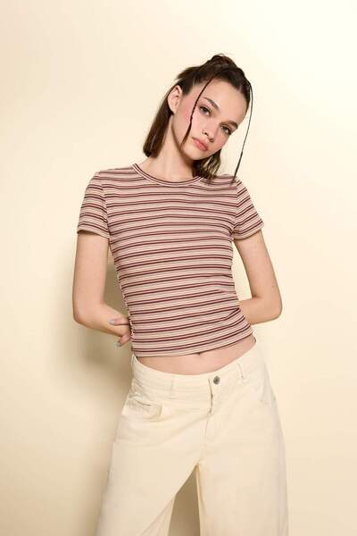 DeFacto Fitted Bisiklet Yaka Ribana Çizgili Kısa Kollu Tişört F7822AX25AU