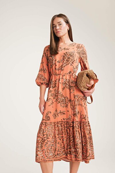 DeFacto Regular Fit V Yaka Çiçek Desenli Yarım Kollu Midi Elbise F0985AX25SM