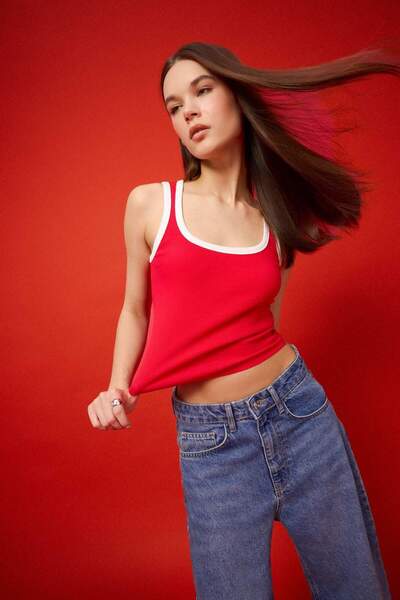 DeFacto Tailliertes, geripptes Camisole-Unterhemd mit U-Ausschnitt F1776AX25SM