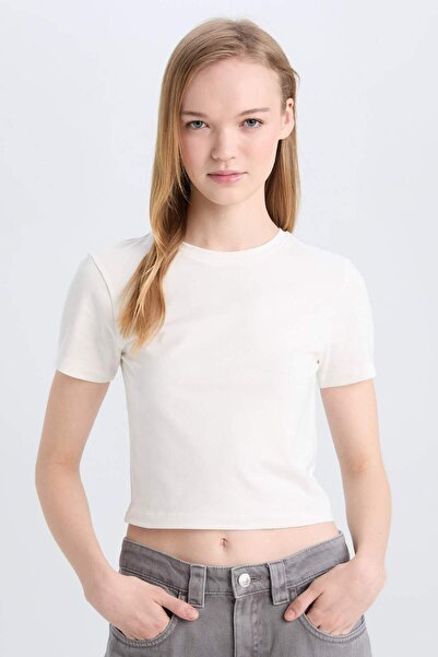 DeFacto Tailliertes, einfarbiges, weißes Basic-T-Shirt mit Rundhalsausschnitt...