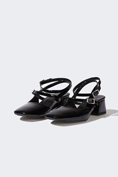 DeFacto Kadın Tek Bantlı Yüksek Taban Suni Deri Sandalet E9643AX25HS