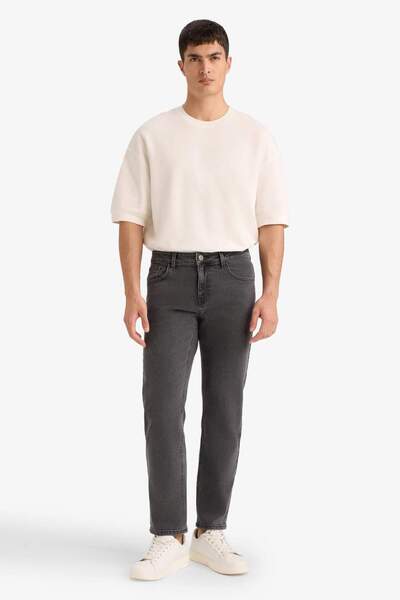 DeFacto سروال جينز سيرجيو بقصة عادية وخصر عادي وأرجل D9827AX25SP