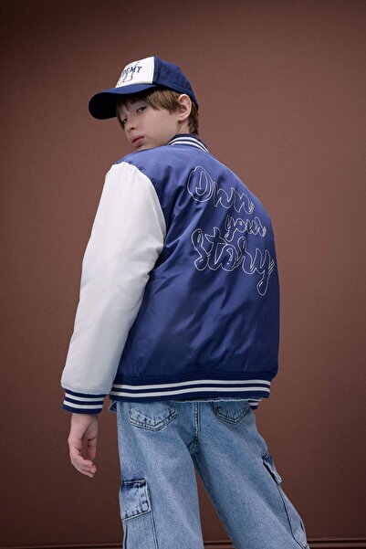 DeFacto Koledž jakna sa ovratnikom, leđnim printom i kopčama za dečake D5901A...