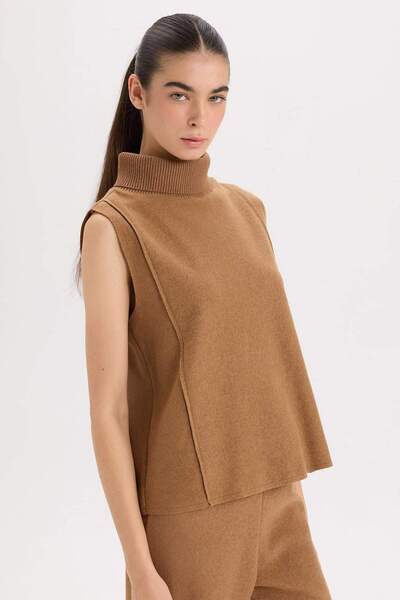 DeFacto Πλεκτό μπλουζάκι με λαιμόκοψη κανονικής εφαρμογής D9814AX24WN