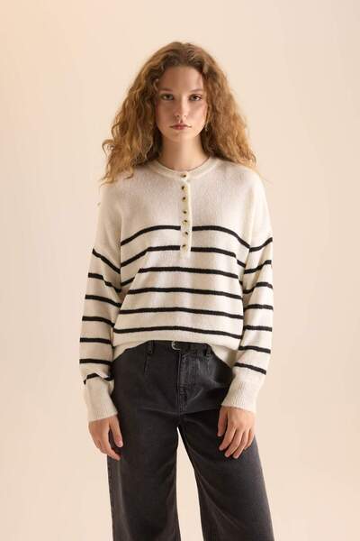 DeFacto Oversize Geniş Kalıp Düğmeli Yaka Triko Kazak D4913AXNS