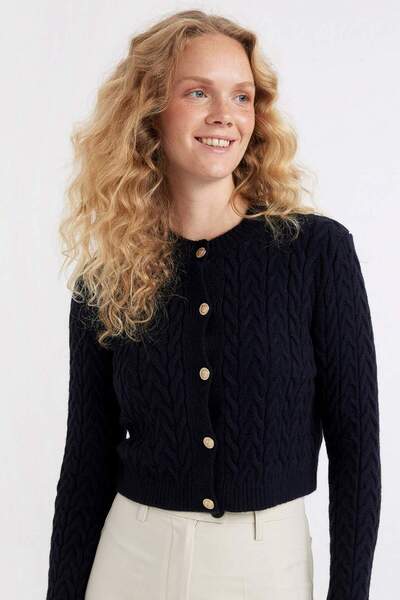 DeFacto Regular Fit Crew Neck Braided Buttoned Knitwear Cardigan C9044Ax24Wn