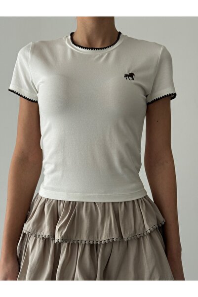 Quzu Embroidery Detailed Cropped T-Shirt Ecru