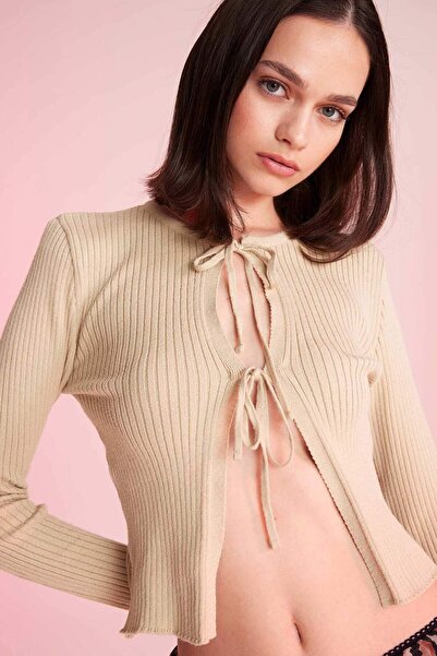 DeFacto Slim Fit Slim Fit Rundhalsausschnitt Schnürung Basic Plain Strickjack...