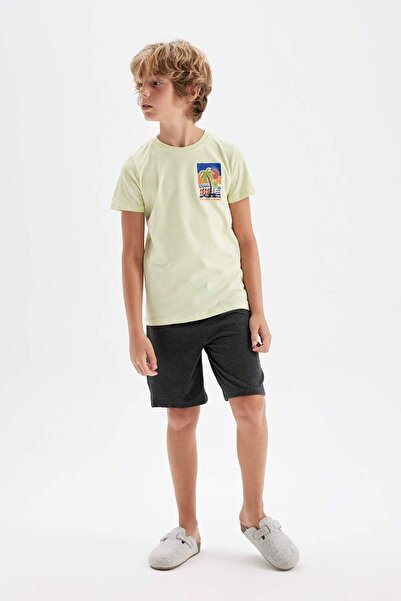 DeFacto Σετ πιτζάμες για αγόρια με εμπριμέ κοντό μανίκι ελαστικό σορτς μέσης ...