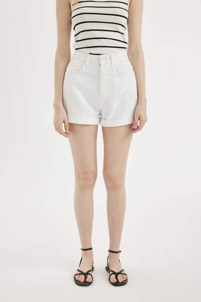 DeFacto Mom Fit Yüksek Bel Katlamalı Paça Beyaz Jean Şort C0679AX24SM