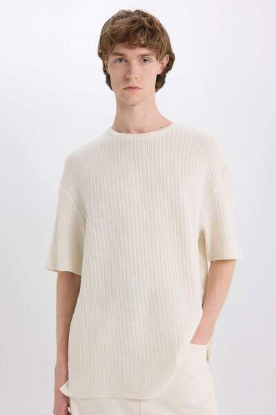 DeFacto Comfort Regular Fit Άνετη εφαρμογή με κοντομάνικο μπλουζάκι C2726AX24SM