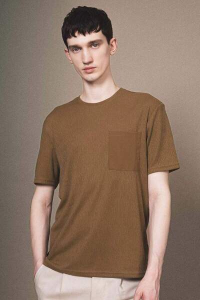 DeFacto Μπλουζάκι με κοντό μανίκι με κανονική εφαρμογή Crew λαιμόκοψη με τσέπ...