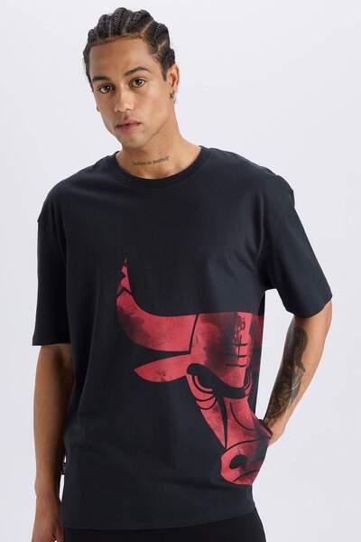 DeFacto DeFactoFit NBA Chicago Bulls Oversize Широкий крій Велосипедний комір...