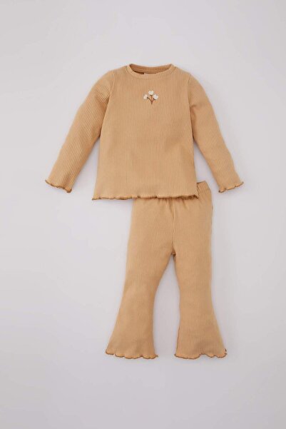 DeFacto طقم مكون من قطعتين للفتيات الصغيرات - قميص قصير مطبوع عليه زهور، تي ش...