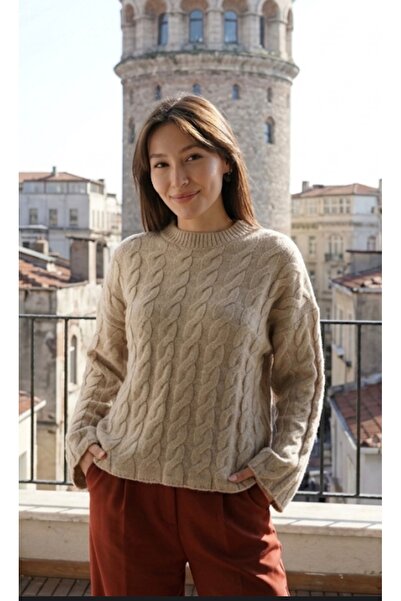 Butik Una Fiaba - سترة نسائية ذات ياقة دائرية ونسيج ناعم وملمس ناعم باللون البيج