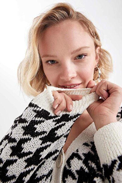 DeFacto Πλεκτή ζακέτα με Με τσέπες κουμπιά και λαιμόκοψη V Kaz Ayağı Με σχέδι...