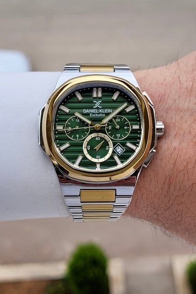 Daniel Klein ساعة يد رجالية بمينا أخضر ولون ذهبي معدني مع ضمان لمدة عامين