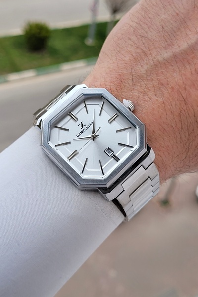 Daniel Klein ساعة يد رجالية باللون الرمادي مع سوار قابل للتعديل