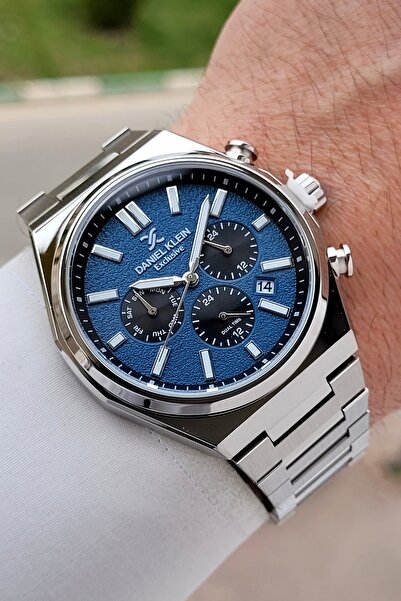 Daniel Klein ساعة يد رجالية بقرص أزرق وحزام رمادي اللون قابل للتعديل مقاس 43 ملم