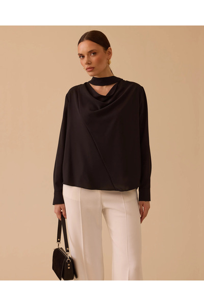 SEÇİL Блузка з декольте та деталями на вікнах