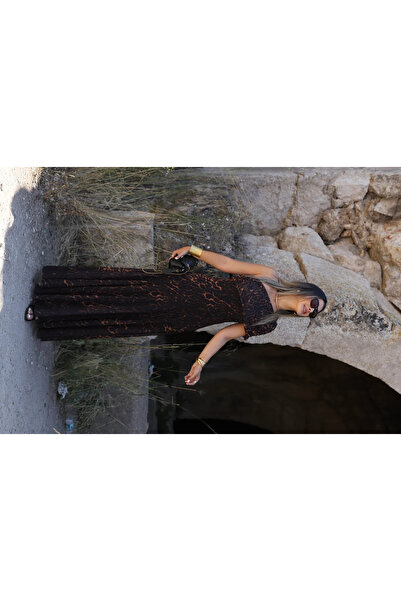 bytugcekaya فستان طويل من التول بكتف واحد بنمط الفهد الأسود