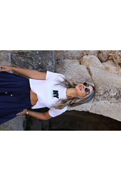 bytugcekaya تيشيرت قصير مطبوع عليه نص أبيض